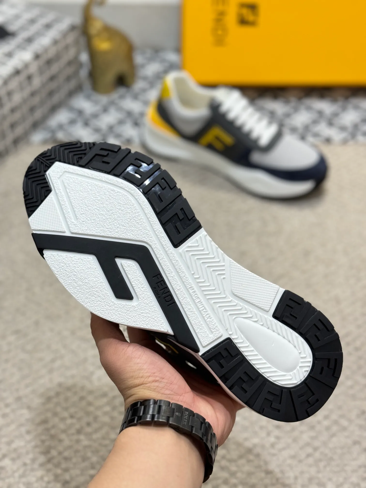 Men's men's shoes 💰520 [New style] 🦥🦥 Original quality - Fendi ◾️▫️F D🆕 Spring and summer new men's slip-on sneakers, with elastic straps, side zippers, and corrugated soles engraved with F. Embossed Fendi Flow lettering on the heel. Mixed material of high-tech fabric and black suede. FF graphic tongue. Ultra-light and wear-resistant EVA sole. Size: 38-44 (45 customized